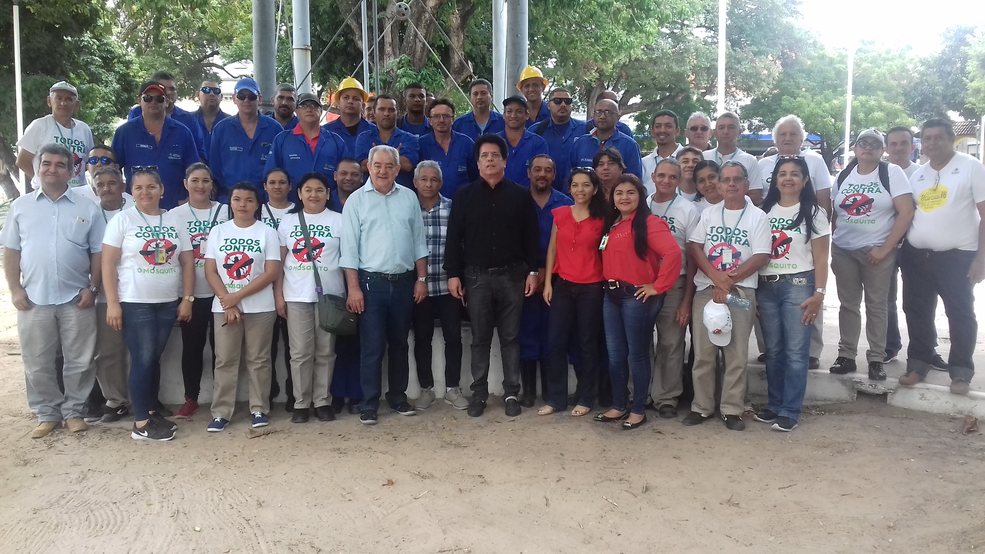 agentes de saúde uniformizados